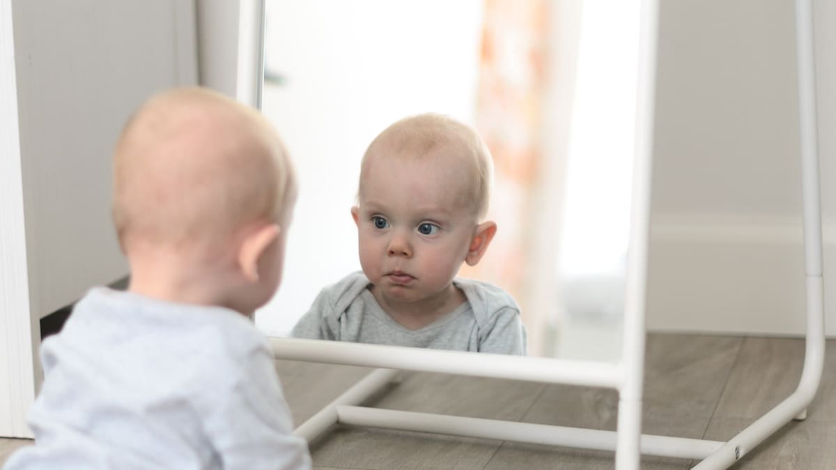 At the origins of childish memory