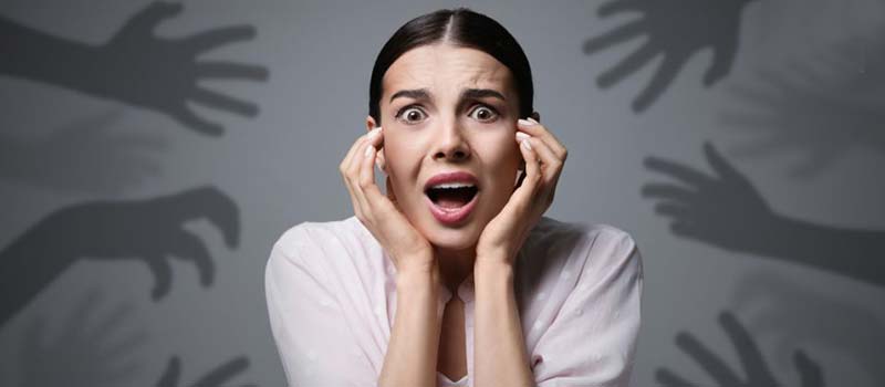 Erotomania and delirium of sexual aggression: the boarding school of having been abused or abusive
