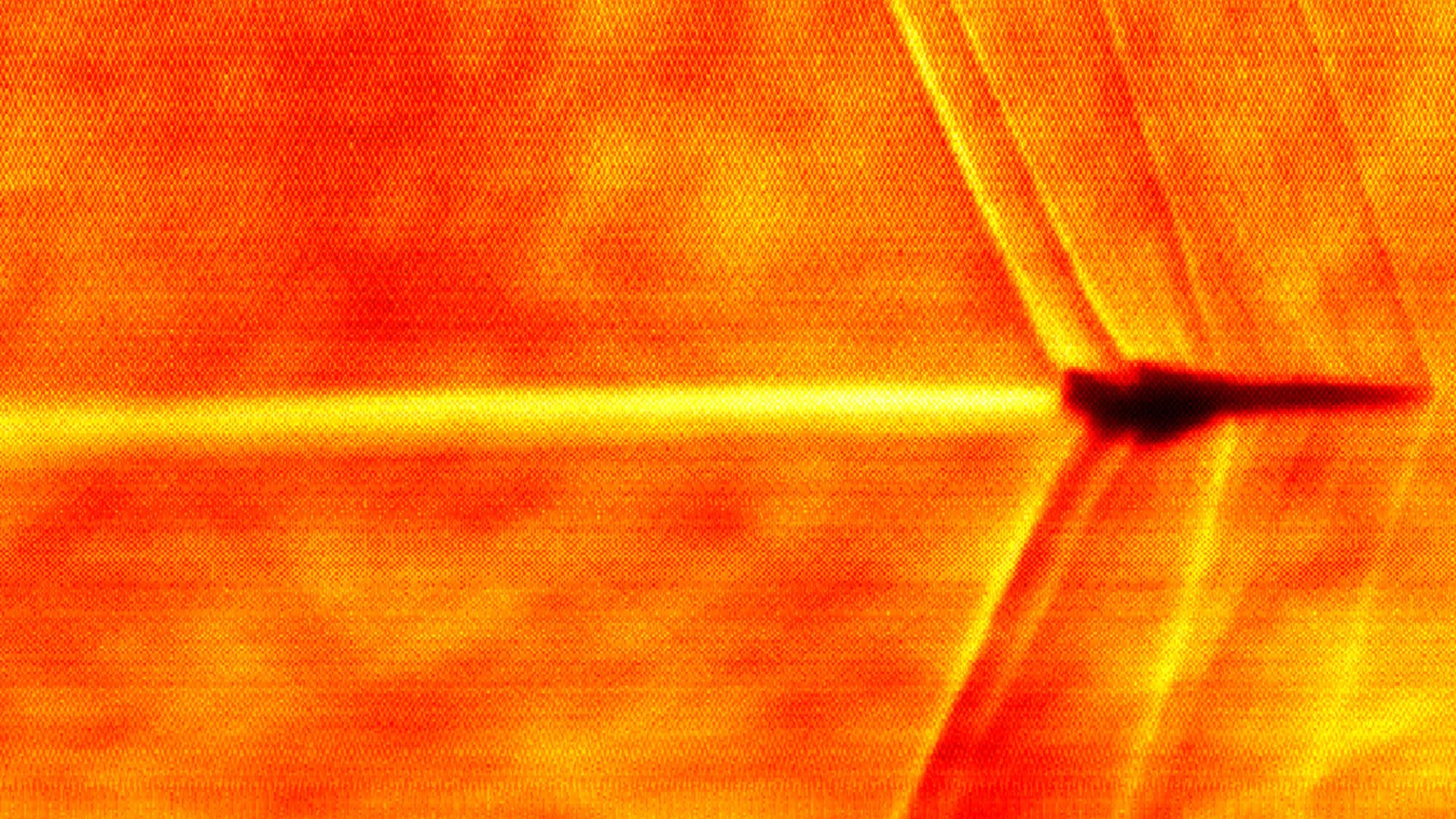 What a photo! Here are the shock waves of the boom while breaking the sound barrier