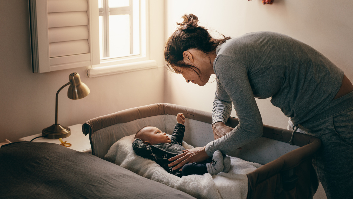 What to do if the newborn doesn't sleep?