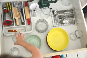 Une maison adaptée aux enfants : cuisine et salle de bain