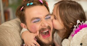 Pour de vrai, pour faire semblant : parents et enfants jouent ensemble