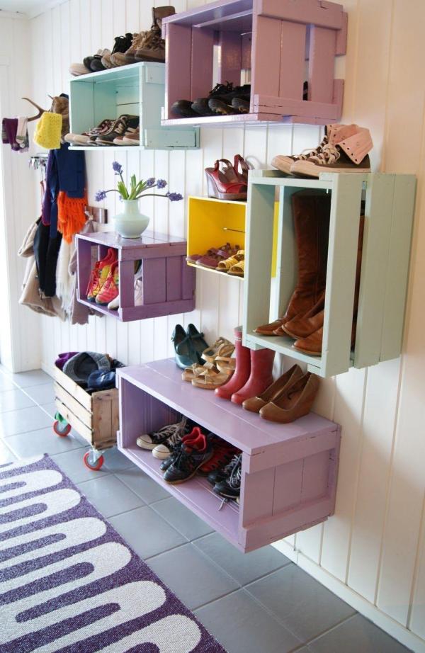 Décorez votre maison avec des boîtes recyclées - Une étagère à chaussures flottante