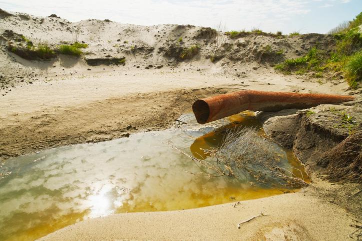 Pollution of groundwater: causes and consequences