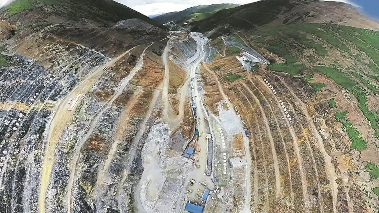 Unbelievable Mineral Treasure Found in Argentina: A Game Changer for Global Mining!