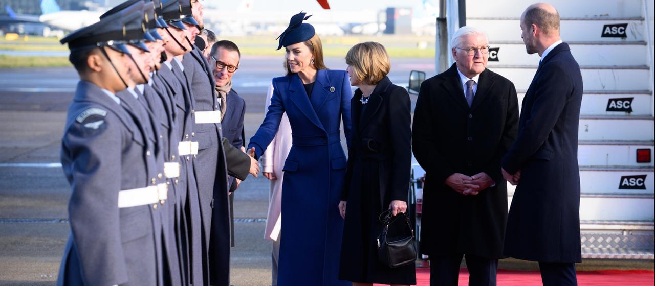 Federal President Frank-Walter Steinmeier and his wife Elke Büdenbender arrive at London Heathrow Airport and are greeted there by Prince William, Prince of Wales, and Princess Kate, Princess of Wales. 