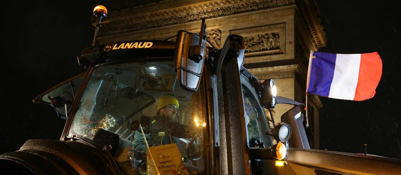 French farmers protest in Paris against the Mercosur agreement. 