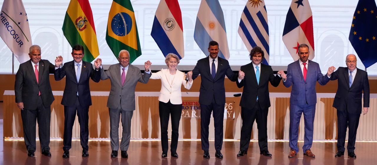 EU Commission President von der Leyen and leader of the Mercosur states