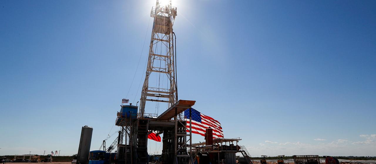 Plate-forme pétrolière au Texas, États-Unis (image d’archive)