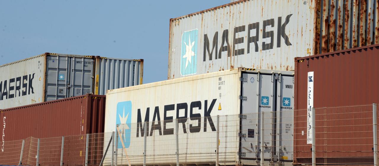 Des conteneurs du groupe maritime Maersk sont stockés dans le port de Tema au Ghana (image d'archive). 