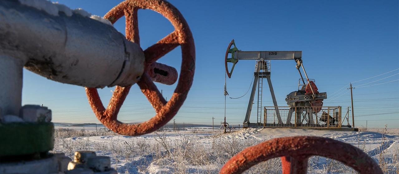 Pompes à huile dans un champ pétrolier russe.