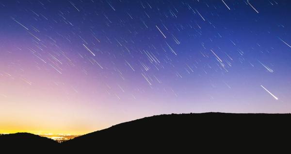 Étoiles filantes : qu'est-ce qu'elles sont, formation et comment les voir - Qu'est-ce qu'une pluie d'étoiles filantes