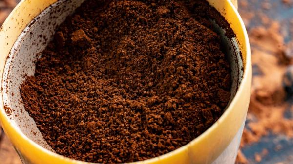 Ne les jetez pas : mélangez le café usagé avec du bicarbonate de soude, l'astuce écologique pour nettoyer la maison - Comment utiliser ce mélange pour nettoyer la maison étape par étape