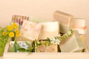 Comment fabriquer des savons naturels à base de plantes