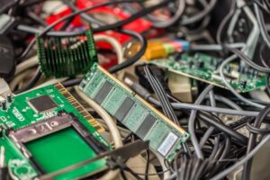 Déchets technologiques : causes et conséquences