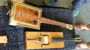 Instruments de musique fabriqués à partir de matériaux recyclés