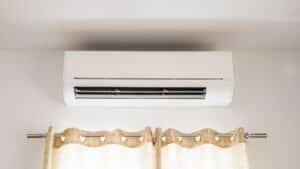 Alejandro Hellín, air conditioning expert: “It makes no sense to turn off the air conditioning for hours and then come home and set it to 16ºC because it is very hot”