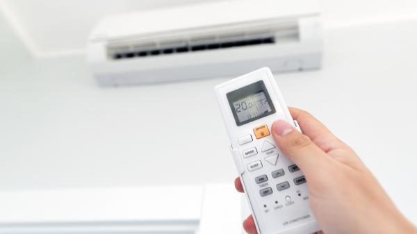 Álvaro Pérez, energy expert: “Lowering the blinds before 10 in the morning can reduce air conditioning consumption by 25%” - How much does an air conditioner consume according to the application's estimates