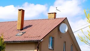 Neither air conditioning nor fans: the solar chimney that expels hot air without electricity and helps cool the house in summer