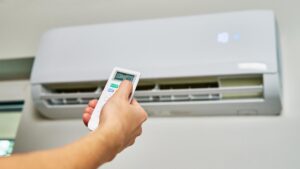 Alex Bermúdez, energy advisor: “Having the air conditioning on all night costs you 45 cents”