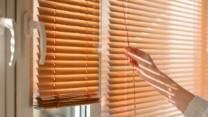 Álvaro Pérez, energy expert: “Lowering the blinds before 10 in the morning can reduce air conditioning consumption by 25%”