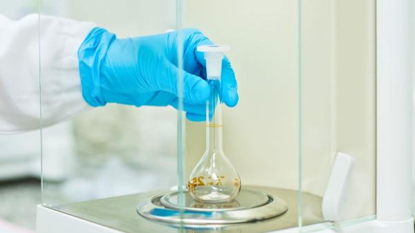 Illinois researchers develop molecule to recover gold and other metals from electronic waste using up to 100 times fewer chemicals - A molecule acts like a small clamp capable of capturing and releasing metals using electricity