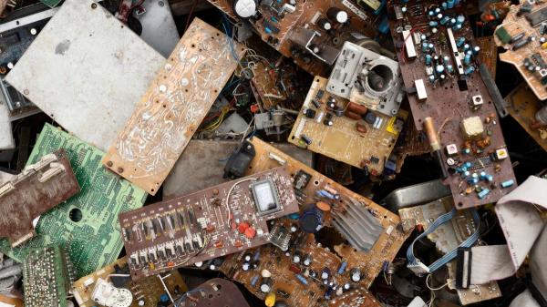 Illinois Researchers Develop Molecule to Recover Gold and Other Metals from E-Waste Using Up to 100 Times Less Chemicals - A 62 Million Ton Global Problem