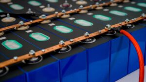 Sentenced to 18 months in prison for storing tons of lithium batteries in his house: the danger that these waste hid