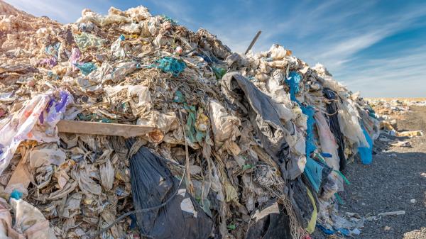 They find a mountain of 60,000 tons of clothing in the Atacama Desert that can be seen from space and pollutes the environment - “We are the garbage dump of the world”: this is how the neighbors live next to the gigantic mountain of clothing