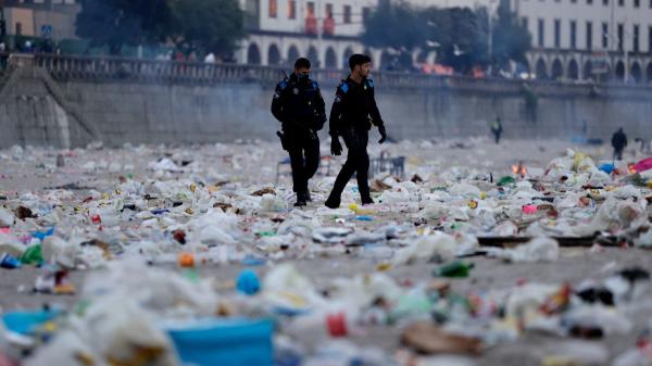 The other side of San Juan Night: up to ten times more garbage on the beaches at dawn - The images that each year reopen the debate about San Xoán in A Coruña