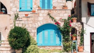 Before air conditioning, in Spain there was a trick to keep the house cool: it still works