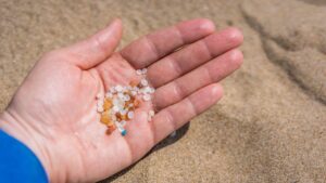 A beach can look completely clean and be full of microplastics: an expert explains why