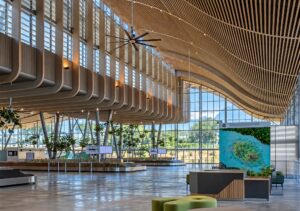 An airport without air conditioning in the Tropics: the (won) bet of the island of Réunion