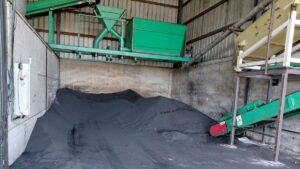 Barcelona will turn olive pits into roads: the new asphalt that promises to reduce CO₂ emissions by up to 76%