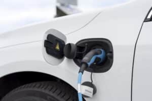 Cars: when is the best time to go electric?