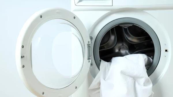 Goodbye to fabric softener: why more and more people use vinegar in the washing machine and what benefits and risks it has - What products are really necessary to do the laundry
