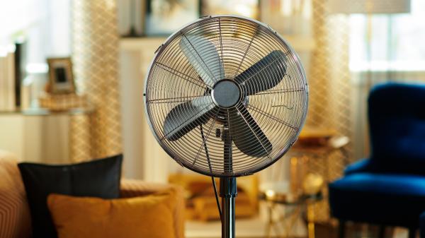 Javier Dasí, energy saving expert: “20 fans consume the same as a single air conditioner” - Javier Dasí's trick to spend less on air conditioning and save on your electricity bill