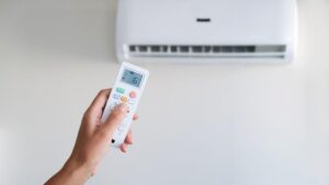 Neither 20 nor 21 degrees: Rafa Loza, energy expert, reveals the ideal air conditioning temperature to save on the bill