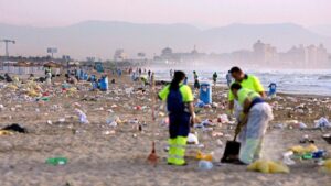 The other side of San Juan Night: up to ten times more garbage on the beaches at dawn
