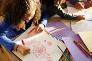 Are children really more creative than adults? Let’s dismantle a false myth