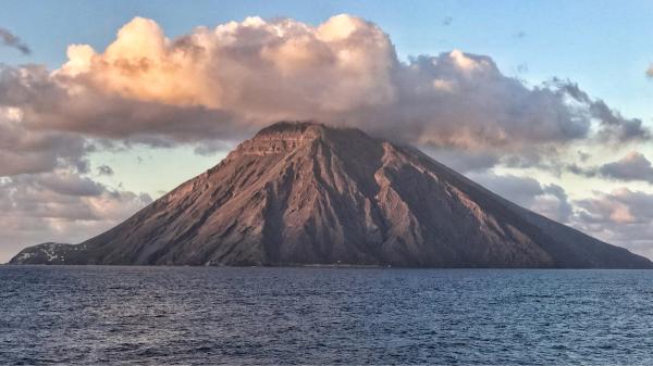 Climate change is not only warming the oceans: it is weakening a connection between the Pacific and the Indian Ocean that has worked for centuries - The 19th century left a clue: volcanoes can also weaken this connection