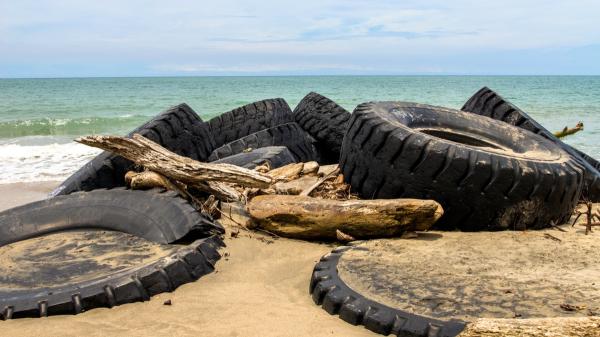 In 1972, Florida dumped up to two million tires into the sea to create a reef and it went wrong: 50 years later they are still being removed - The tires did not stay put: storms turned them into a threat to corals