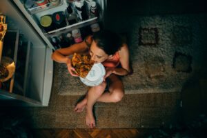 The midnight snack is (also) bad for the liver